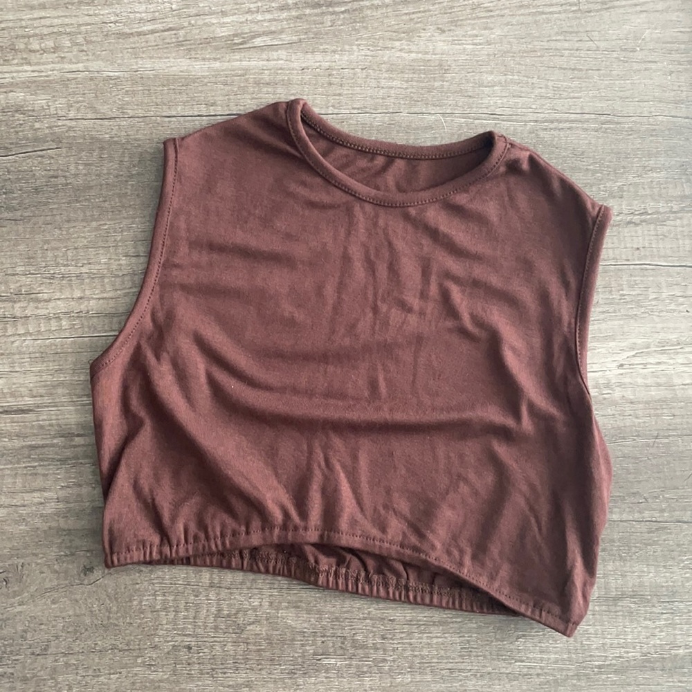Muscle tank crop top